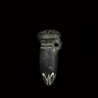 Wadj-Amulett aus Hämatit