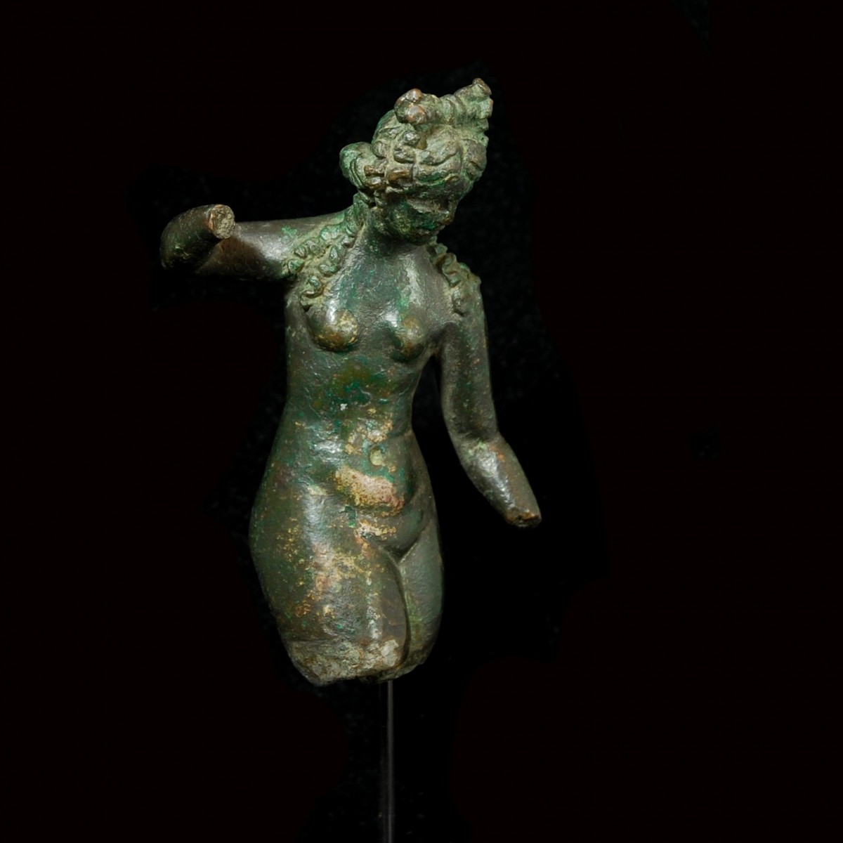 Roman Bronze statuette of Venus fragment front