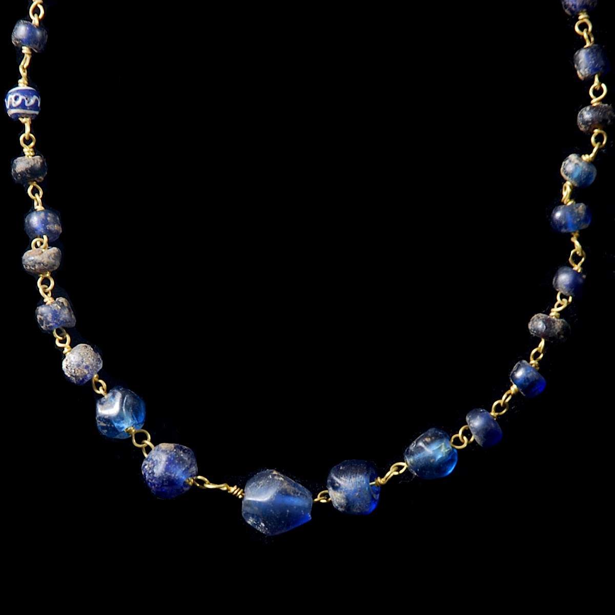 Roman gold necklace blue glass beads detail