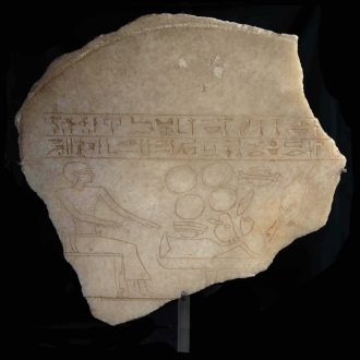 Fragment einer Alabaster-Stele des Hausherren Ameny aus Abydos