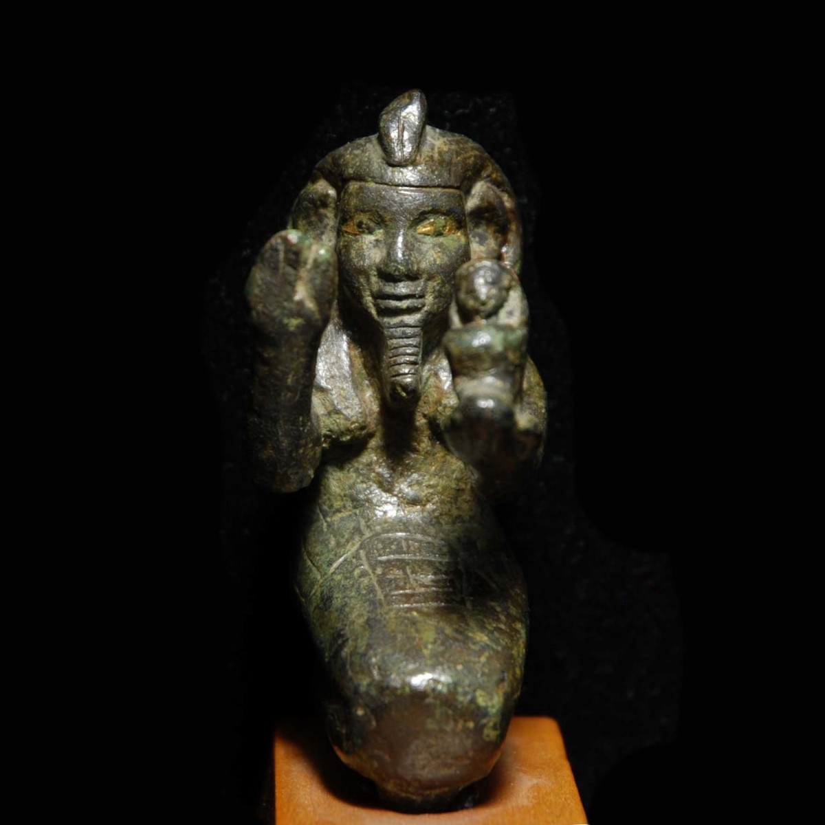 Egyptian Bronze statue of the kneeling pharaoh Taharqa front