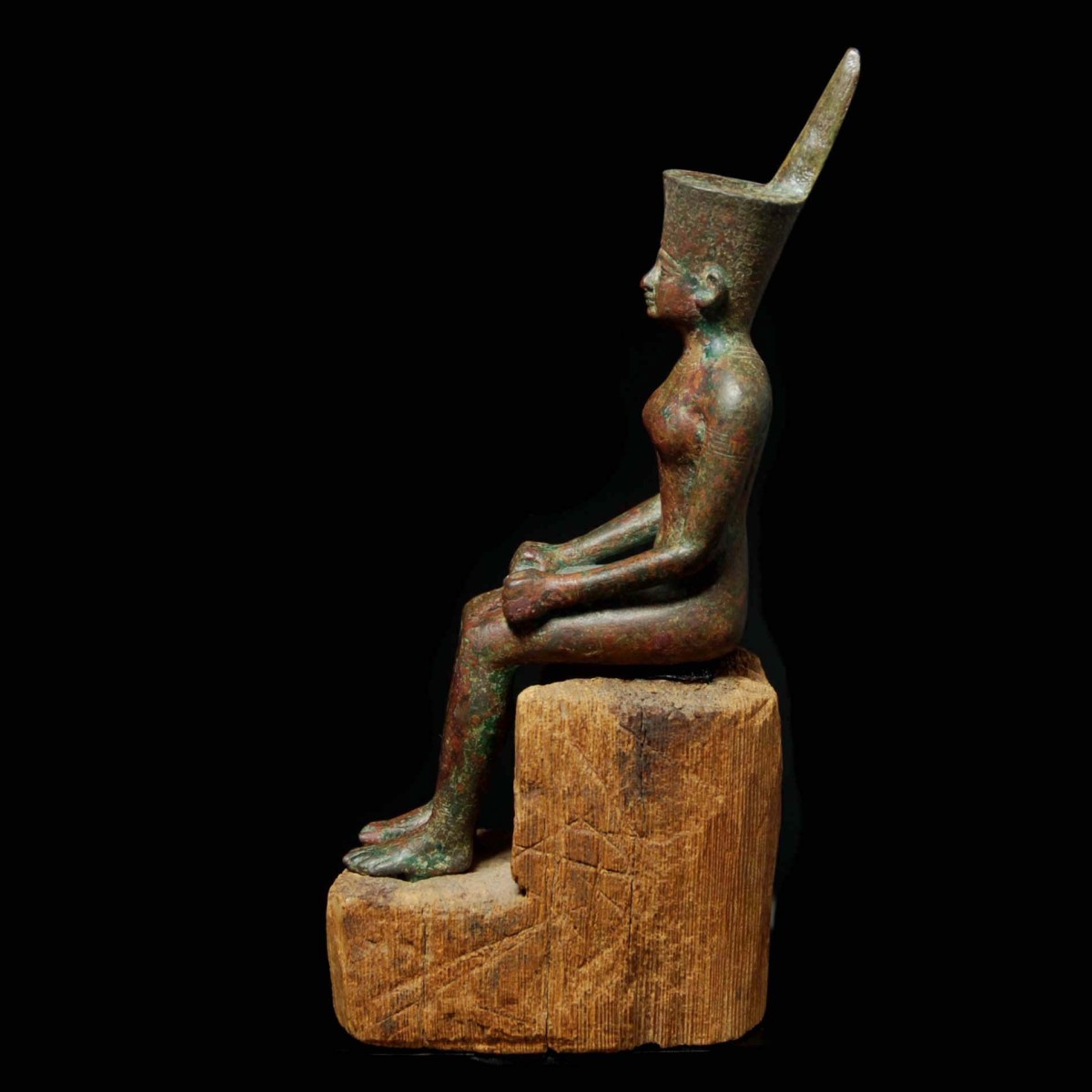 Bronze statuette of seated Neith left