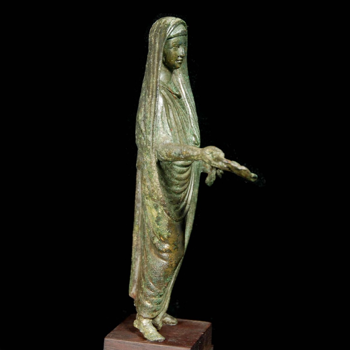 Roman Bronze statuette of a Pontifex Maximus right