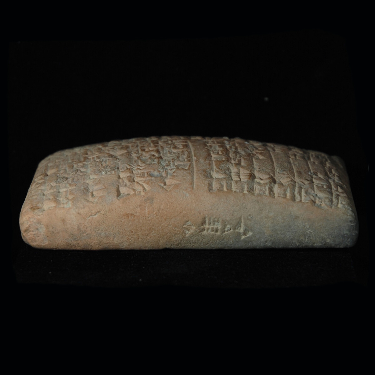 Cuneiform messenger text side