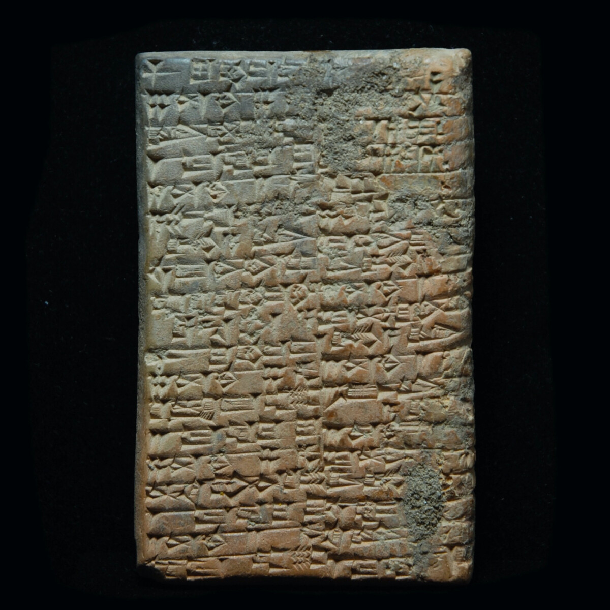 Large cuneiform tablet with messenger text flat side