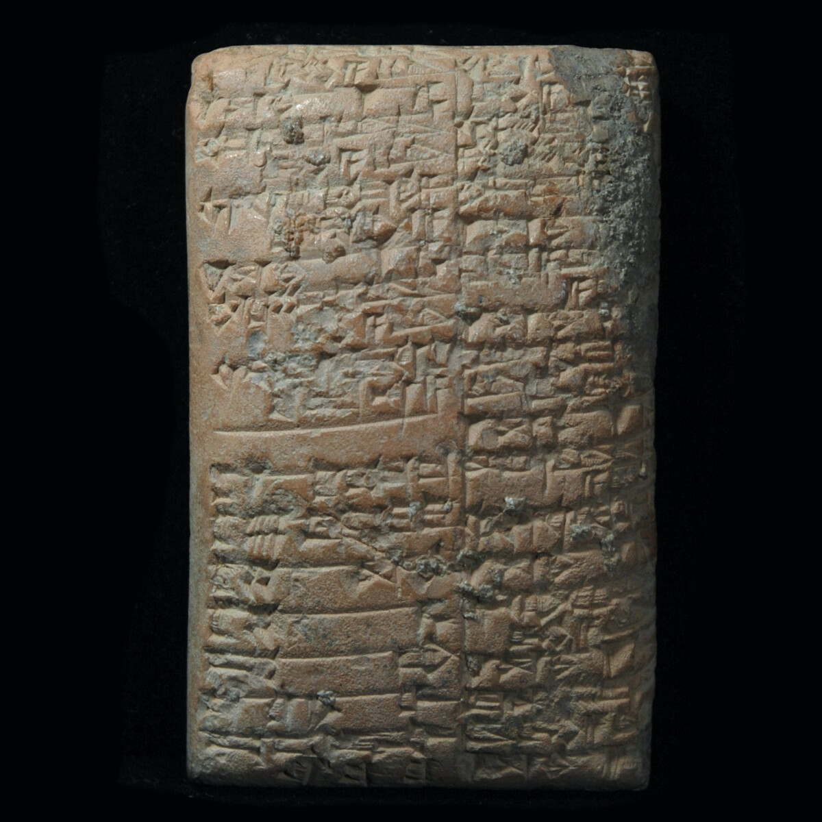 Large cuneiform tablet with messenger text