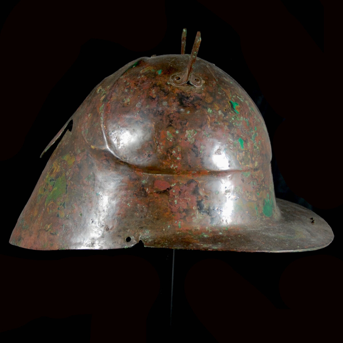 Apulian corinthian helmet left