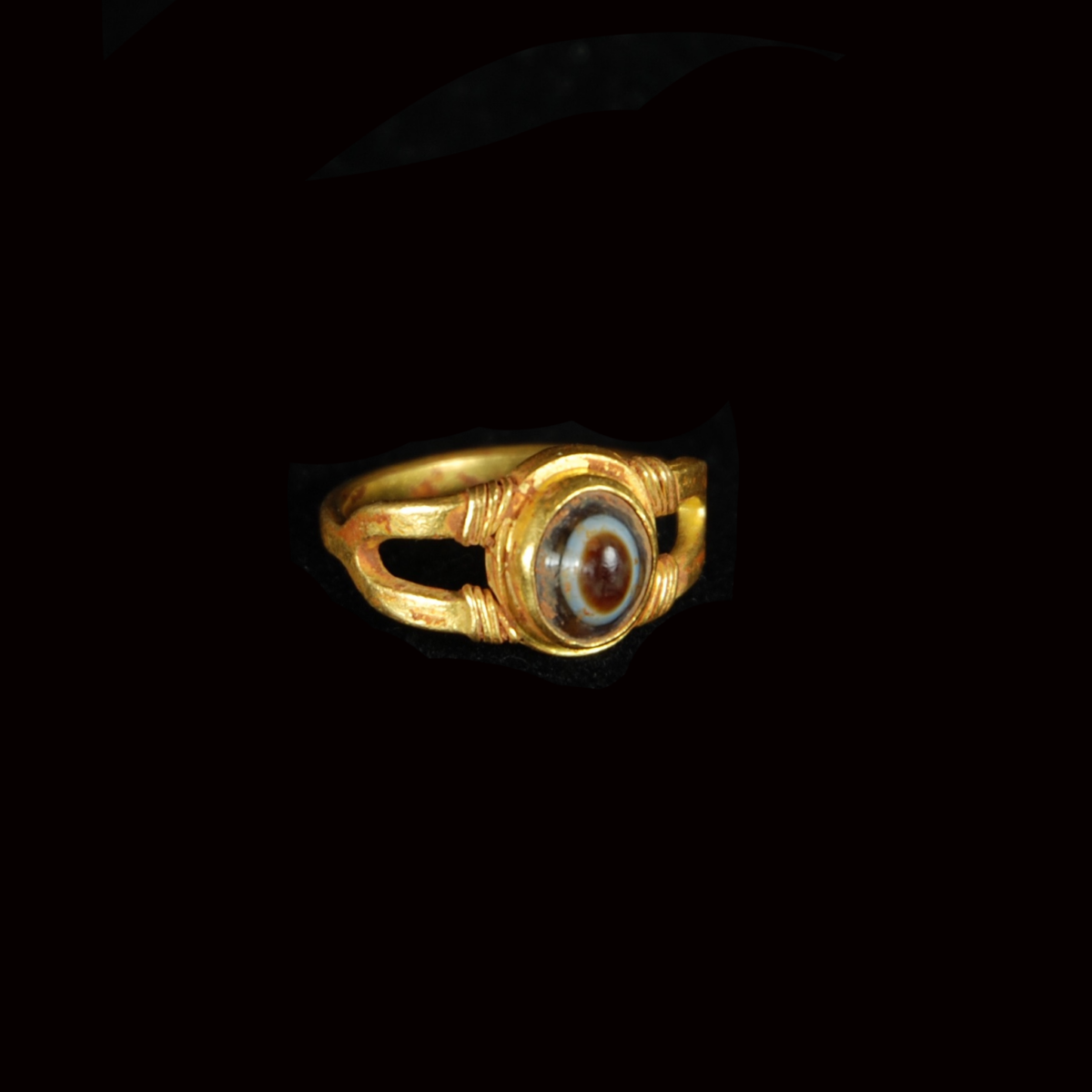 Roman Gold ring with layer agate