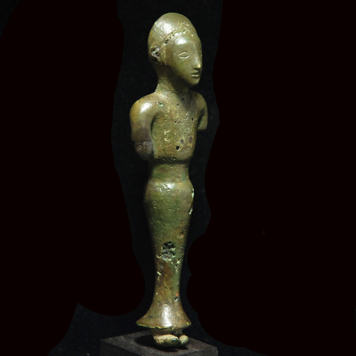 Iberian Bronze statuette of a female worshipper half right