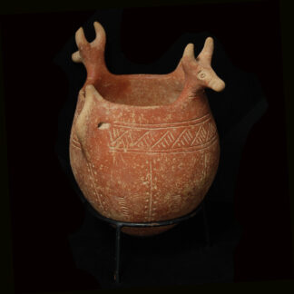 Zypriotische Schale der Red Polished Ware mit stilisierten Tierköpfen