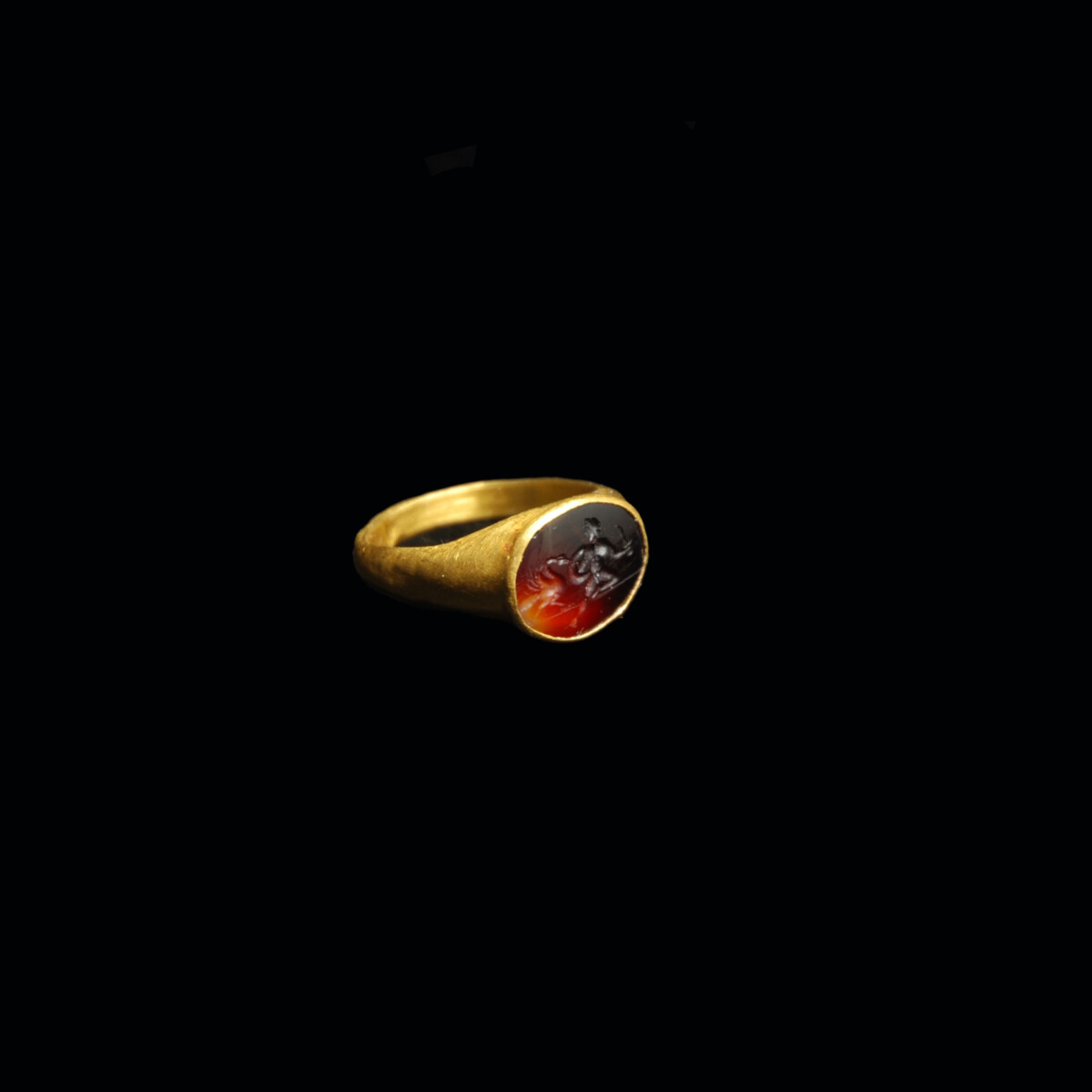 Roman Gold ring with Carnelian intaglio with goose and warrior