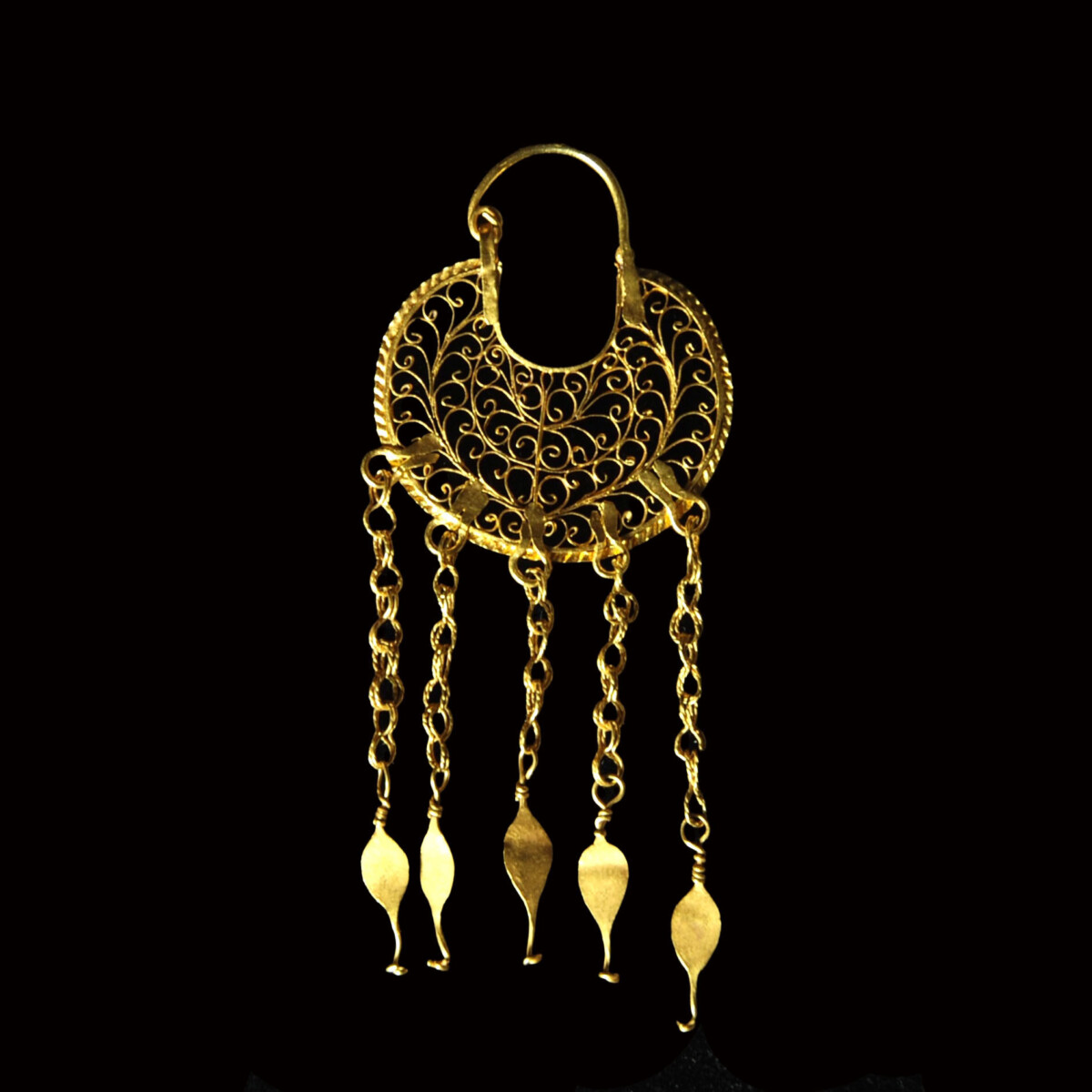 Byzantine gold earring